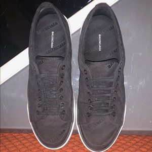 **SOLD** Men’s Black Jacquard Logo Match Trainers